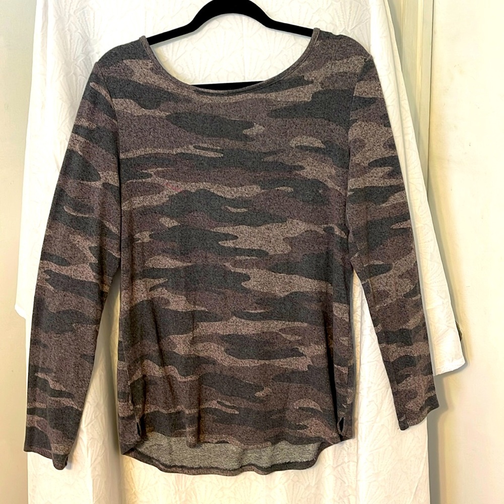 NWOT Maurices camouflage soft long sleeve shirts with a cute backing. Size med